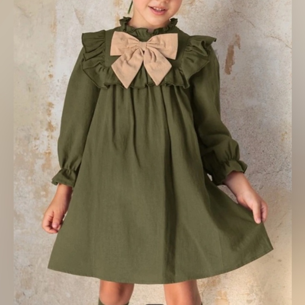 SHEIN Young Girl 1pc Bow Front Ruffle
Trim Smock Dress Size 5yrs
